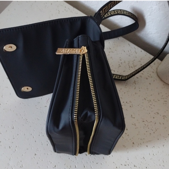 Versace parfums crossbody purse and clip-on - Picture 14 of 16